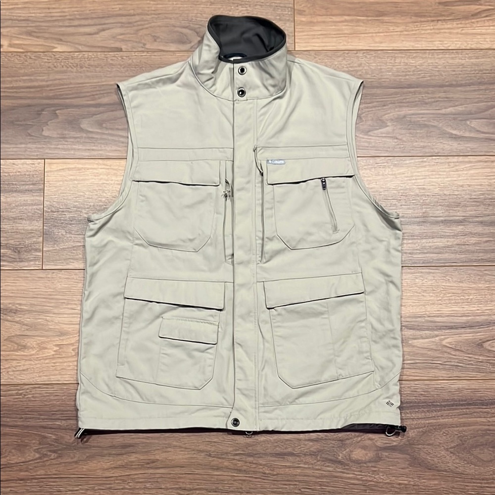 Columbia Omni Shield Fishing Outdoor Vest in Beige Size Medium